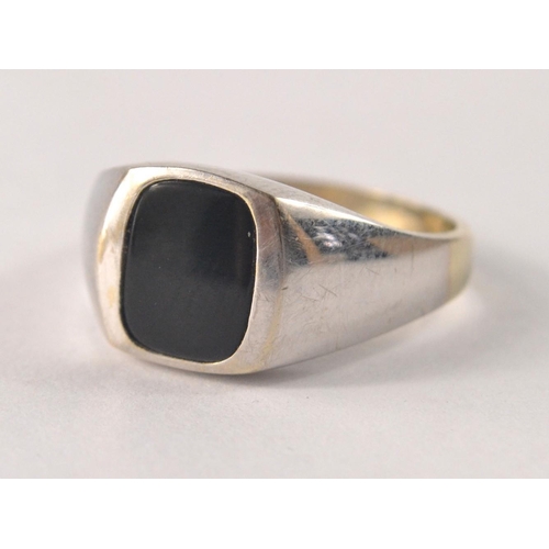 38 - Gents signet ring 585 stamped white gold ring size T with black stone inset