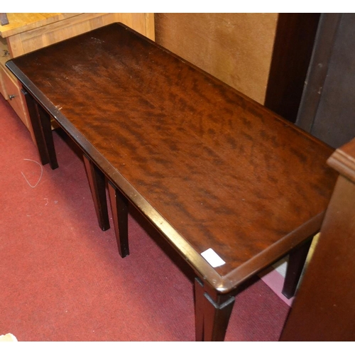 562 - STAG nest coffee table with two small side tables in nice condition