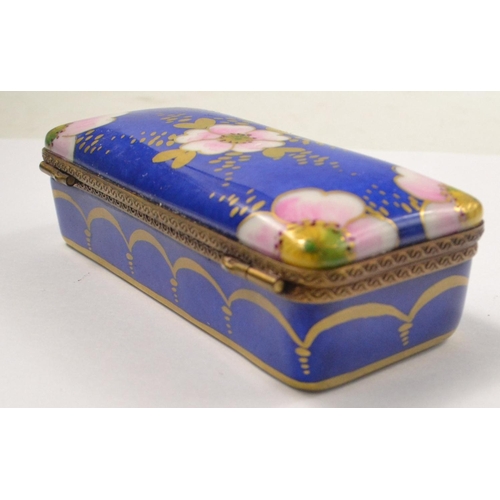 119 - LOVELY LIMOGUES ! A small rectangular vintage LIMOGUES snuff/pill box with gilt trim L 9cm x W 4cm