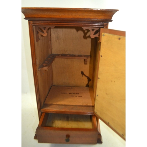 247 - A vintage HUMIDOR IN MAHOGANY