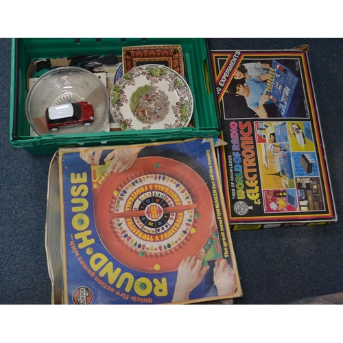 285 - A mixed lot to include some nice vintage plates and some 70s games