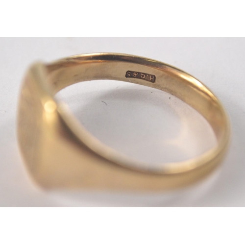 29 - 9ct Hallmarked yellow gold gents signet ring size V