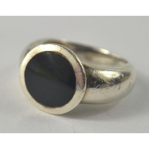 2 - A gents silver 925 stamped signet ring with black stone ring size N