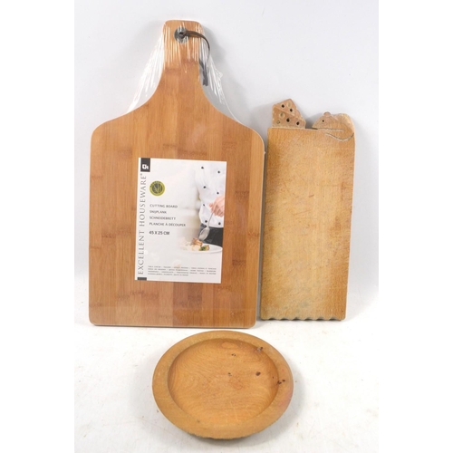 298 - Bespoke wood hand carved MOUSEMAN style small cheese board with carved mouse and block of cheese 34c... 