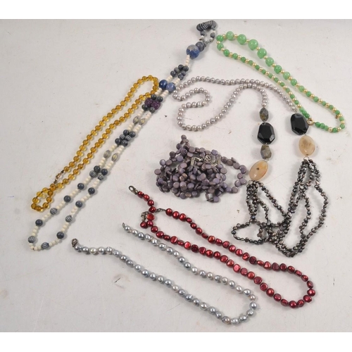 54 - QUALITY LOT! AKOYA salt water DAROQUE pearls, also SILVER CATCH pearl necklaces with three other han... 