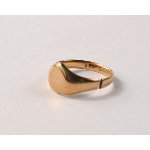 17 - SIGNET RING 9ct Hallmarked gold gross weight 3.3g [size O ]