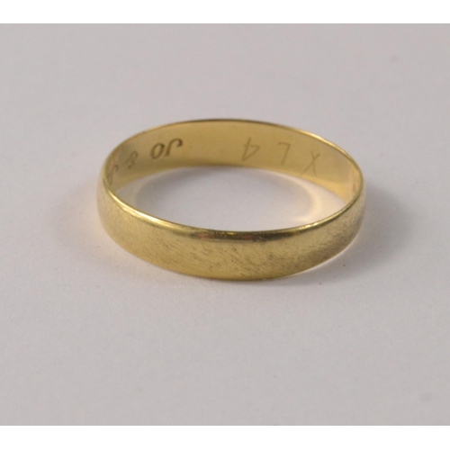 20 - WEDDING D section ring 3.88mm wide in 18ct gold Hallmarked London 1986 weight 1.5g [size M ]