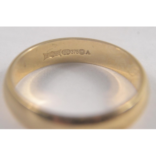 22 - 375 hallmarked gold wedding band. Size M