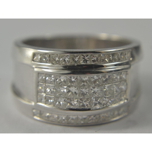 40 - A nice quality BLING 750 stamped white gold ring with a total of 2.5 carats in diamonds (diamonds ar... 