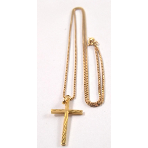 59D - 10k yellow gold box style necklace [L: 49cm approx] with a 750 stamped yellow gold cross pendant [Cr... 