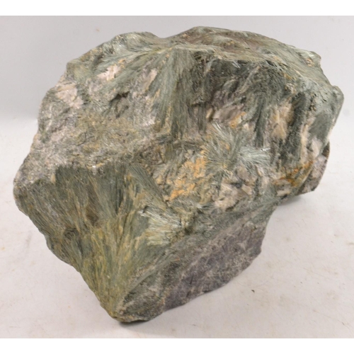 76 - A very large GEOLOGICAL INTEREST ROCK with traces of QUARTZ  And other minerals through it!