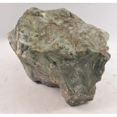 76 - A very large GEOLOGICAL INTEREST ROCK with traces of QUARTZ  And other minerals through it!