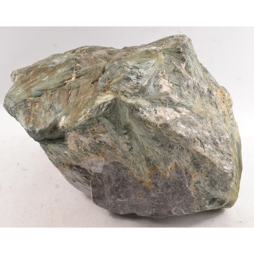 76 - A very large GEOLOGICAL INTEREST ROCK with traces of QUARTZ  And other minerals through it!