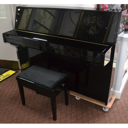 25L - YAMAHA B1 Silent Piano SC2 in beautiful black high Gloss finish with matching new piano stoolBrand n... 