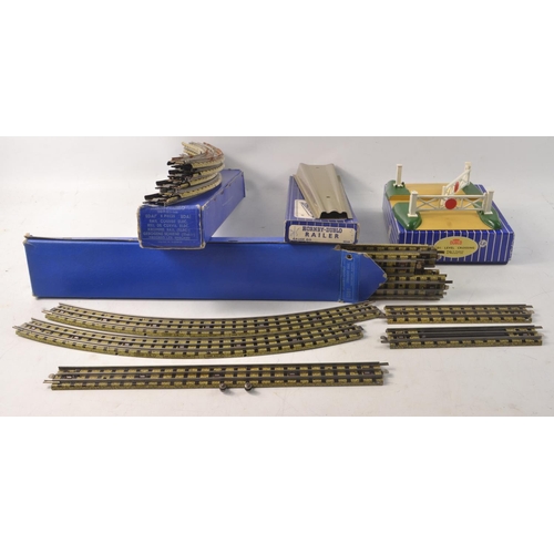 28J - HORNBY DUBLO BOXED AS NEW De-Railer 32241, good condition, a box of Hornby EDB1 straight track, a bo... 