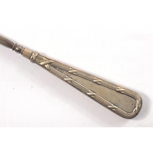 9Y - A Vintage SILVER handled button hook Hallmarked London, with a nicely decorated handle