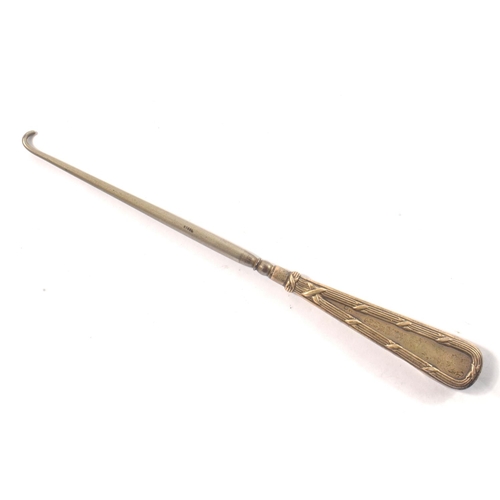 9Y - A Vintage SILVER handled button hook Hallmarked London, with a nicely decorated handle