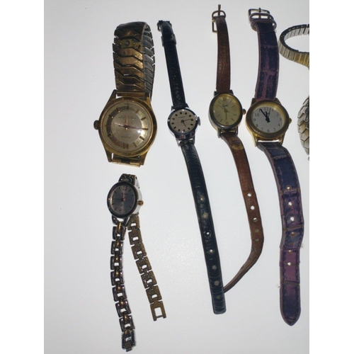 26 - A mixed selection of both men's and women's watches, 7 pieces in all.#27