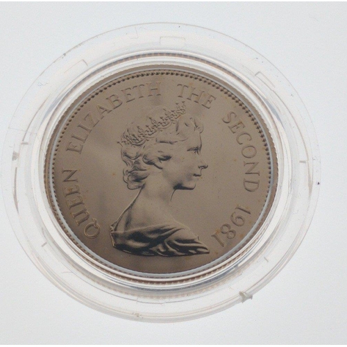 4 - A 1981 HONG KONG $1000 Lunar Year Coin 'The Year Of The Cockerel' struck in 22ct yellow gold within ... 