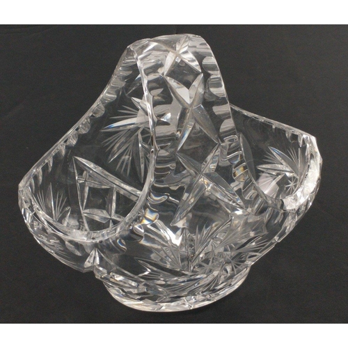 89 - Seven crystal napkin rings plus a crystal basket (approx 16cm wide)#100