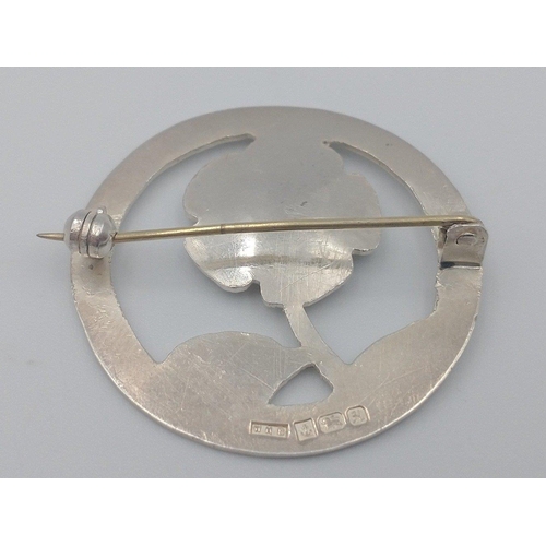 65 - Hallmarked Birmingham 1982 silver circular brooch with flower head design#66