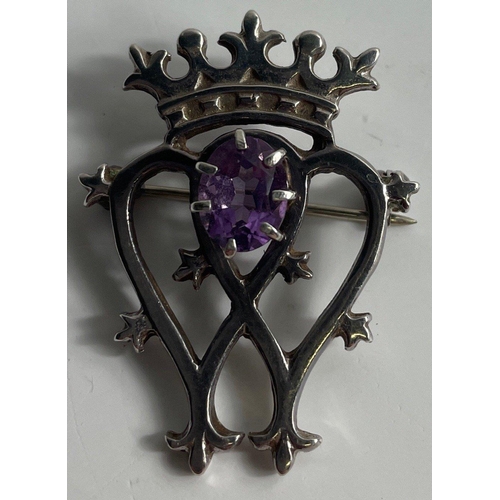 113 - Two hallmarked brooches, the one is a LUCKENBOOTH style with amethyst coloured stone 4cm long gross ... 