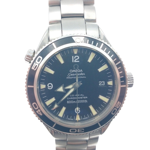 86 - Unisex OMEGA SEAMASTER  No 81926842 36mm stainless steel case with blue luminous dot dial. Presented... 