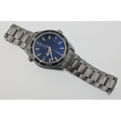 86 - Unisex OMEGA SEAMASTER  No 81926842 36mm stainless steel case with blue luminous dot dial. Presented... 