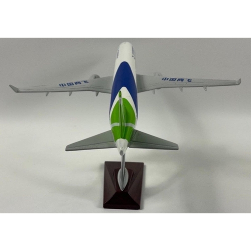 324B - A MANUFACTURER'S DISPLAY MODEL (Shanghai Aircraft Manufacturing Co Ltd) COMAC C919 model aircraft, t... 