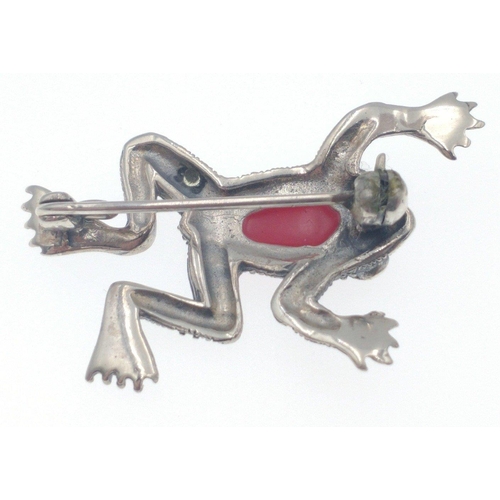 49 - A small brooch in white metal Marcasite frog with a red stone back, 4cm long, 4.6g weight gross#61... 