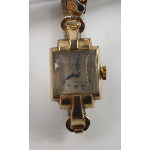 79 - A nice 375 stamped DENNISON c1930's LADIES COCKTAIL watch with a gold plated expanding bracelet gros... 