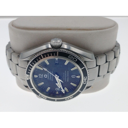 86 - Unisex OMEGA SEAMASTER  No 81926842 36mm stainless steel case with blue luminous dot dial. Presented... 