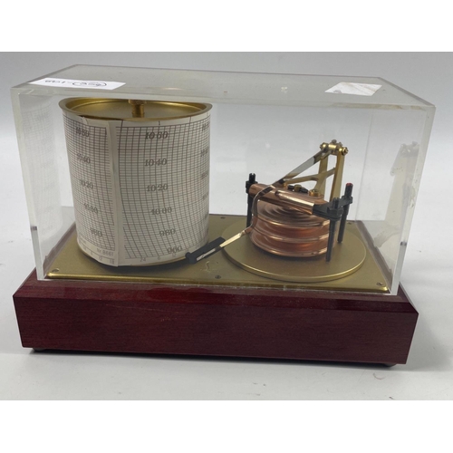 32 - A small battery operated BAROGRAPH by G LUFFT of Fellbach, 20 x 11 x 13cm approx#31