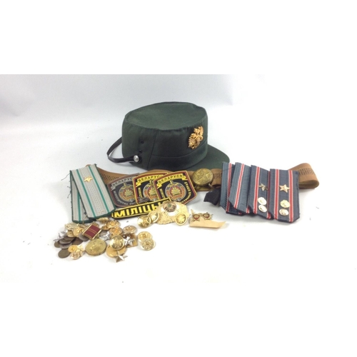 38 - A MILITARIA LOT to include a RUSSIAN federal army hat badge cap (size 57), a REPUBLIC OF BELARUS  mi... 