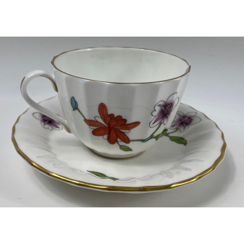 80 - A ROYAL WORCESTER ASTLEY part tea service to include 8 teacups, 7 large coffee/cappuccino cups, 8 pl... 