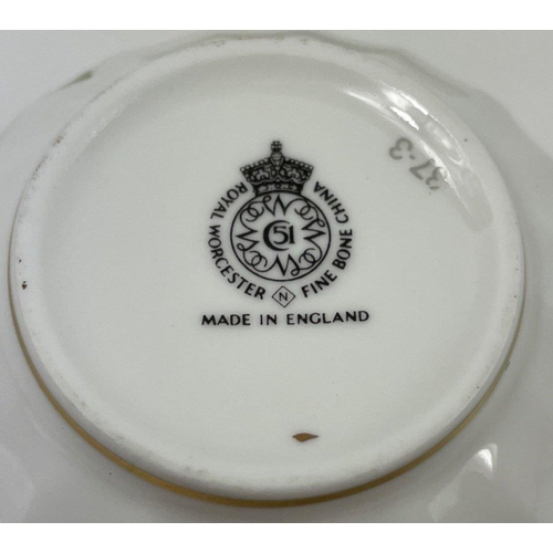 80 - A ROYAL WORCESTER ASTLEY part tea service to include 8 teacups, 7 large coffee/cappuccino cups, 8 pl... 