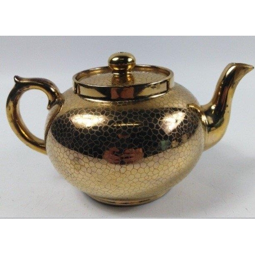 91 - An antique GIBSON'S GOLD teapot (approx 12cm high), small chip on rim#93