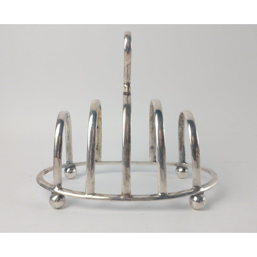 134 - A Sheffield silver hallmarked 1913 TOASTRACK by silversmith JOSEPH ROGERS & SON, height 10cm, gross ... 