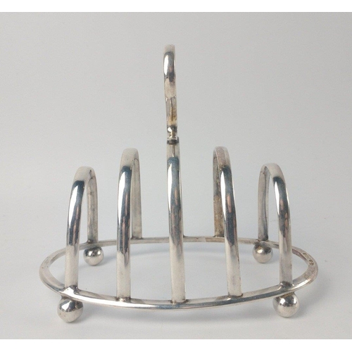 134 - A Sheffield silver hallmarked 1913 TOASTRACK by silversmith JOSEPH ROGERS & SON, height 10cm, gross ... 