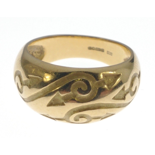 16 - STUNNING! 750 stamped yellow gold RING with scrolled engraving, ring size O, weight 9.10g approx (ma... 