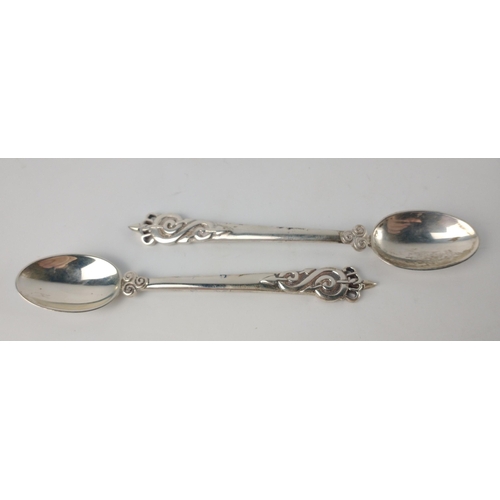 207 - A pair of boxed HAMILTON & INCHES EDINBURGH hallmarked 1999 limited edition SPOONS nos 26 and 53 of ... 