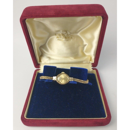 95 - A ladies ACCURIST 9ct gold case wristwatch with 9ct gold strap total length approx 17cm gross weight... 