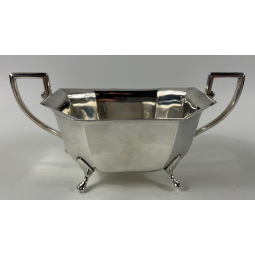 84 - A top quality tea service comprising silver teapot (gross weight 567g), sugar bowl and milk jug, hal... 
