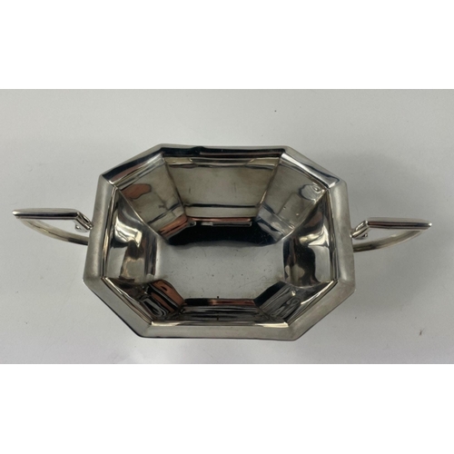 84 - A top quality tea service comprising silver teapot (gross weight 567g), sugar bowl and milk jug, hal... 