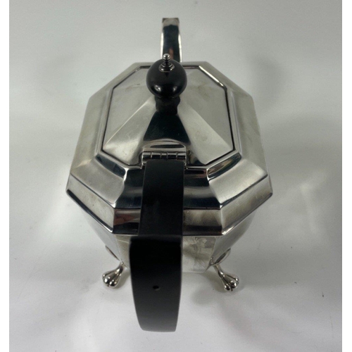 84 - A top quality tea service comprising silver teapot (gross weight 567g), sugar bowl and milk jug, hal... 