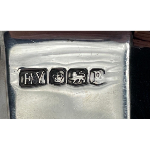 84 - A top quality tea service comprising silver teapot (gross weight 567g), sugar bowl and milk jug, hal... 