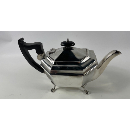 84 - A top quality tea service comprising silver teapot (gross weight 567g), sugar bowl and milk jug, hal... 