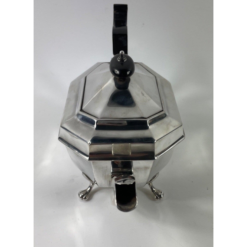 84 - A top quality tea service comprising silver teapot (gross weight 567g), sugar bowl and milk jug, hal... 