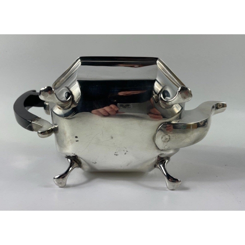 84 - A top quality tea service comprising silver teapot (gross weight 567g), sugar bowl and milk jug, hal... 