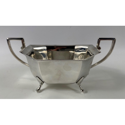 84 - A top quality tea service comprising silver teapot (gross weight 567g), sugar bowl and milk jug, hal... 
